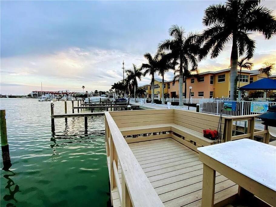 Gulf Coast Gem Private Condo - 2Bed, 1Bath, Sleeps 6, Across The Street From Beach & Gulf, Game Room, Pool Клірвотер-Біч Екстер'єр фото