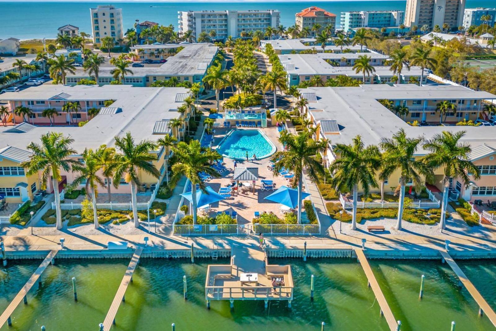 Gulf Coast Gem Private Condo - 2Bed, 1Bath, Sleeps 6, Across The Street From Beach & Gulf, Game Room, Pool Клірвотер-Біч Екстер'єр фото