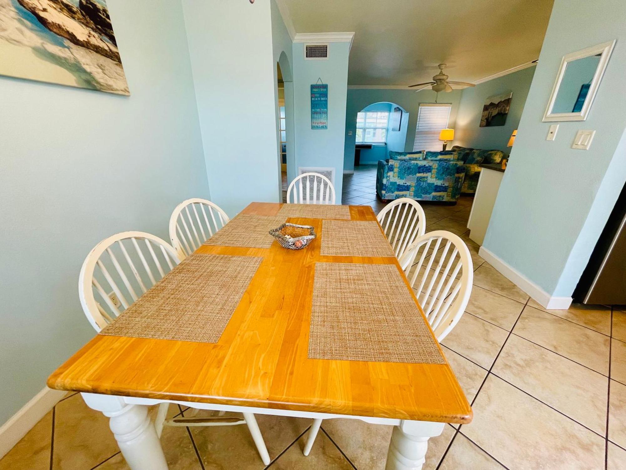 Gulf Coast Gem Private Condo - 2Bed, 1Bath, Sleeps 6, Across The Street From Beach & Gulf, Game Room, Pool Клірвотер-Біч Екстер'єр фото