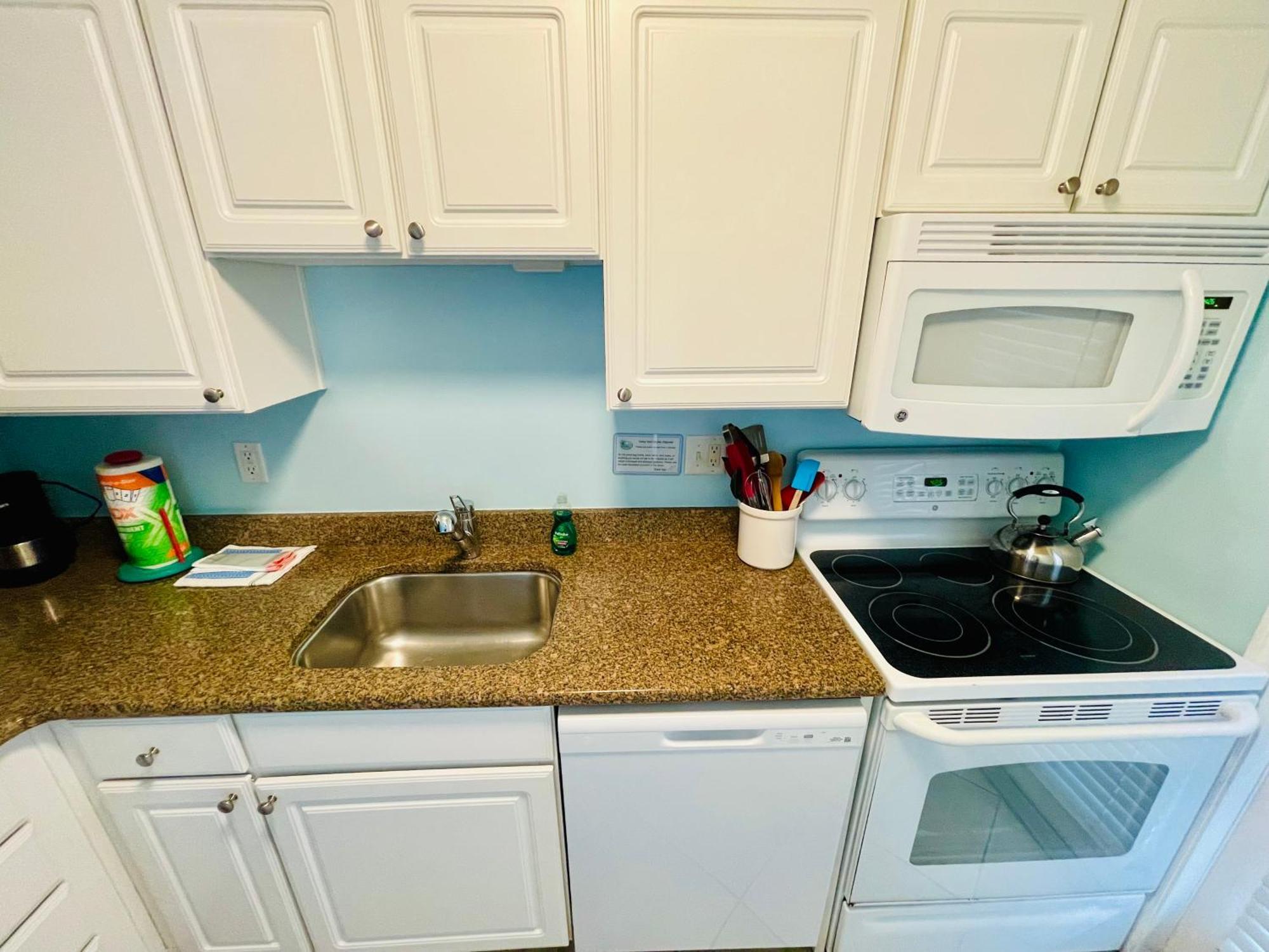 Gulf Coast Gem Private Condo - 2Bed, 1Bath, Sleeps 6, Across The Street From Beach & Gulf, Game Room, Pool Клірвотер-Біч Екстер'єр фото