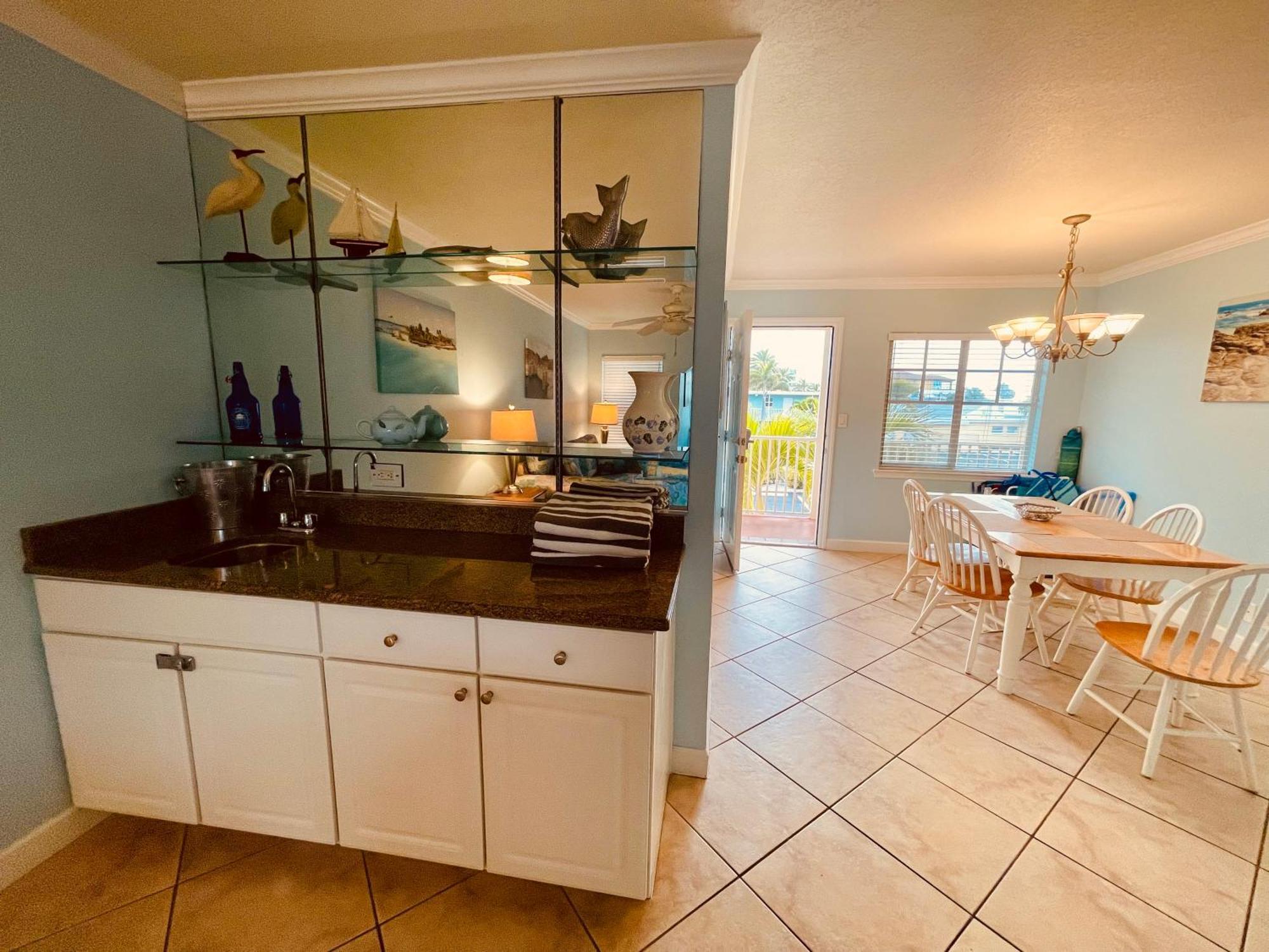 Gulf Coast Gem Private Condo - 2Bed, 1Bath, Sleeps 6, Across The Street From Beach & Gulf, Game Room, Pool Клірвотер-Біч Екстер'єр фото